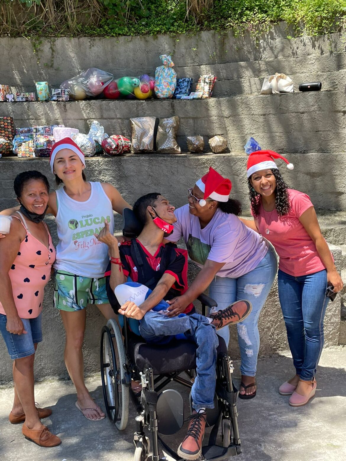 Entrega de presentes de Natal para as crianças do Projeto Lucas Esperança