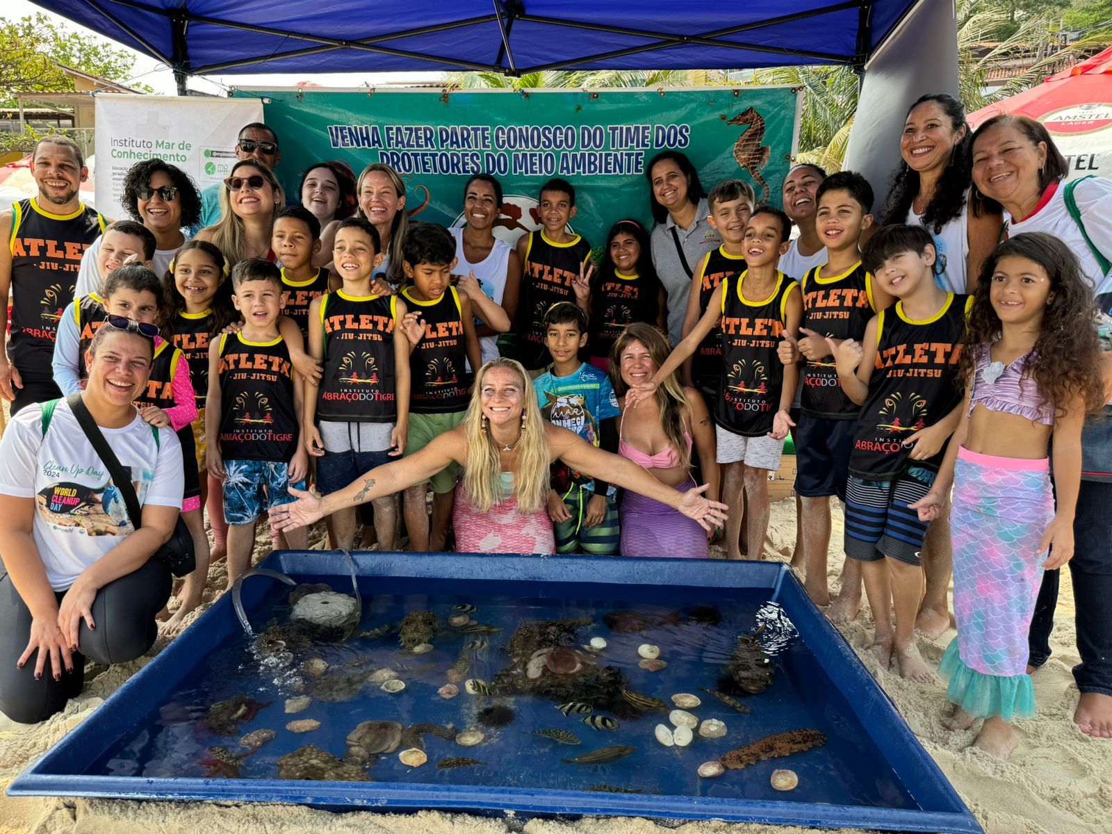 MP Construtora promove CleanUp day na praia de Itaipu em parceria com o Instituto Mar de Conhecimento